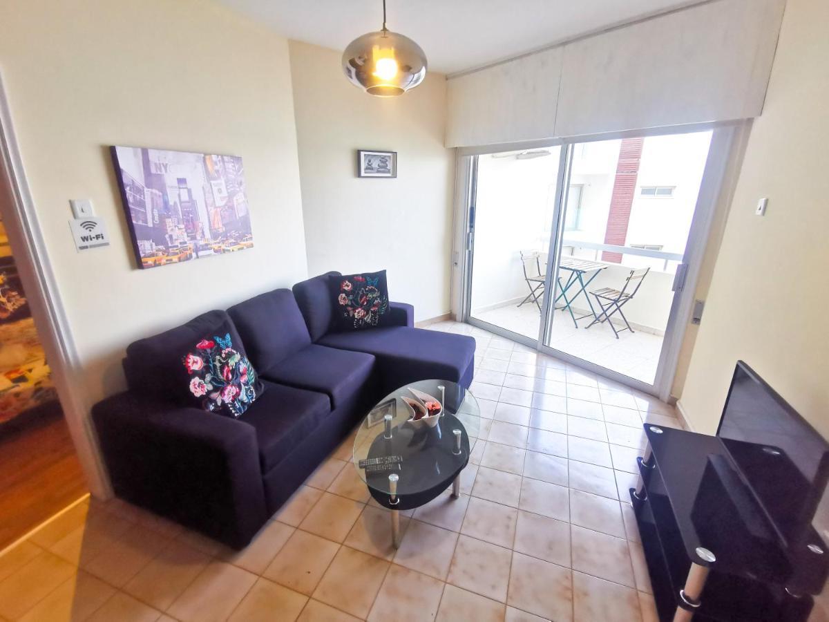 Flirty Flamingo Seaview Seafront Apartment Larnaca Exterior photo