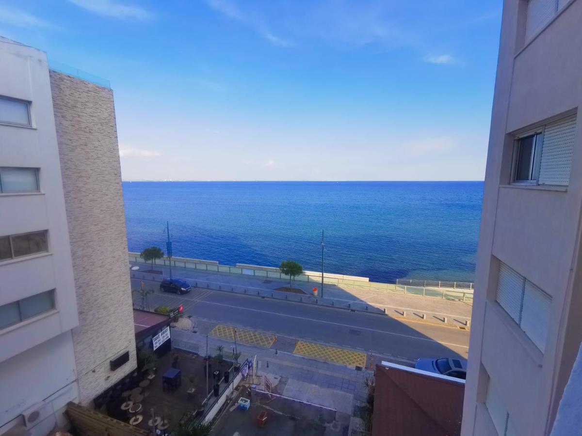 Flirty Flamingo Seaview Seafront Apartment Larnaca Exterior photo